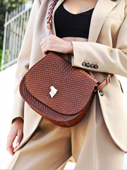 Leather saddle bag crossbody with straw effect in black and brown, Handmade leather purse, women's leather shoulder bag, Gift for her